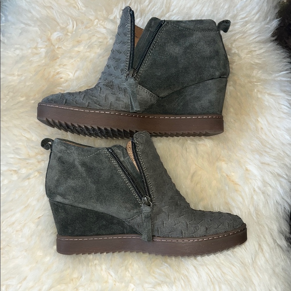 EUC Sofft Suede Wedge Bootie Size 7.5